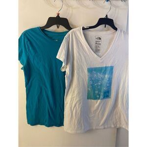 2 The NorthFace tshirts lot blue white large